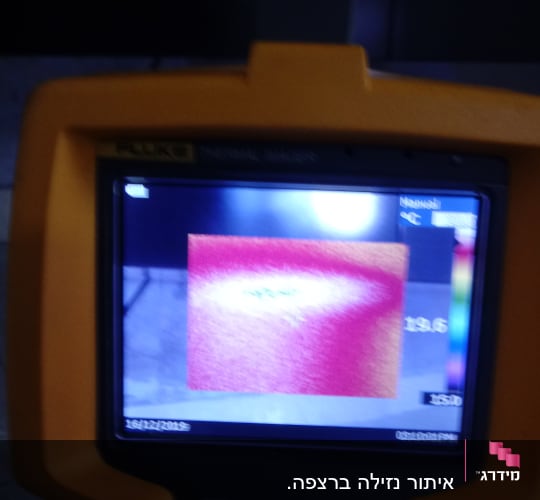 תמונה תרמית על מסך מכשיר פלוק